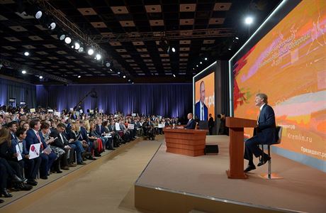 Rusk prezident Vladimr Putin v prbhu tiskov konference v Moskv.
