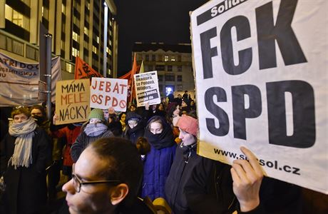 Lid protestovali proti setkn zstupc stran ENF, kter v Praze hostila...