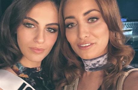 Miss Iráku a Izraele na spolené selfie fotce.