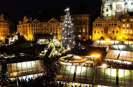 Vánoní strom na Staromstském námstí v Praze.