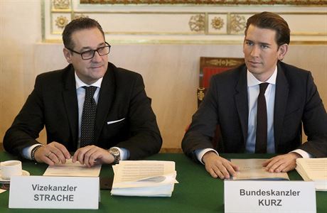 Rakouský kanclé Kurz (ÖVP) a vícekanclé Strache (FPÖ).