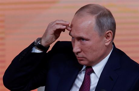 Putin pi kadoroní bilanní tiskovce v Moskv.