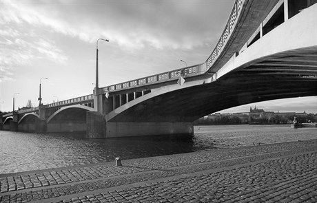 Jiráskv most je sedmým praským mostem