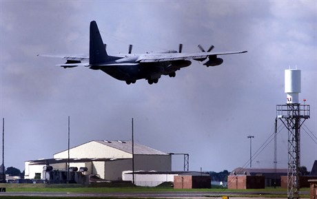 Letecká základna Mildenhall (fotografie z roku 2001).