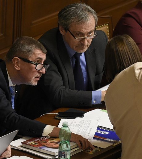 Zleva premiér Andrej Babi, ministr zahranií Martin Stropnický a pedsedkyn...