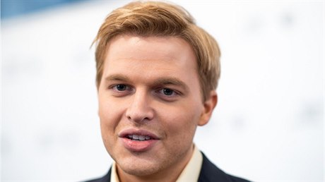 Americký noviná Ronan Farrow. Syn Woodyho Allena a Mii Farrowové.