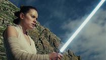 Daisy Ridleyová jako Rey. Star Wars: Poslední z Jediů.