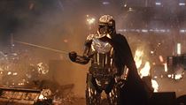 Kapit�nka Phasma (Gwendoline Christieov�). Sn�mek Star Wars: Posledn� z Jedi�...