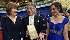 Laureát Nobelovy ceny za literaturu Kazuo Ishiguro s manelkou a dcerou...