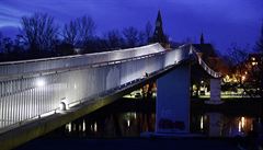 Lávka je toto�né konstrukce a od stejného projektanta jako z�ícená lávka v...