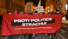 Proti setkn protiimigranch stran v Praze protestovalo asi 300 lid