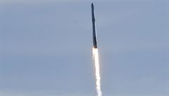 Nákladní lo Dragon americké spolenosti SpaceX v nedli po dvoudenním letu...