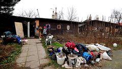 Domky na Slatinách se demolovat nesmí, radnice nevydala povolení