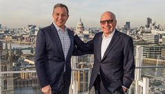 éf Walt Disney Robert Iger (vlevo) a mediální magnát Rupert Murdoch