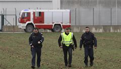 Policisté na míst havárie v rakouském Baumgartenu.