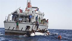 Utopen nebo biovn. Itlie podle Amnesty International podporuje nelidsk zachzen s migranty