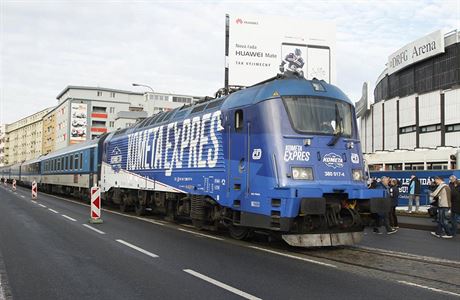 Vlak Kometa Expres ped brnnským Rondem.