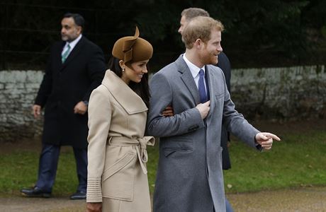 Nedvno zasnouben princ Harry a Meghan Markleov spolen s dalmi leny...