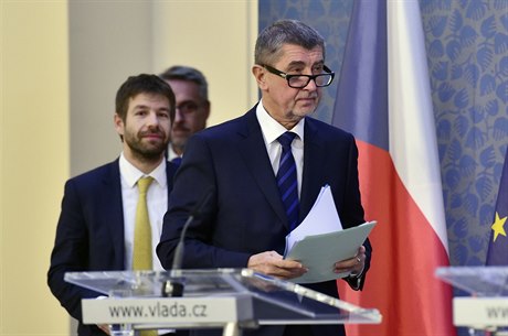 Zprava premiér Andrej Babi�, ministr spravedlnosti Robert Pelikán a ministr...