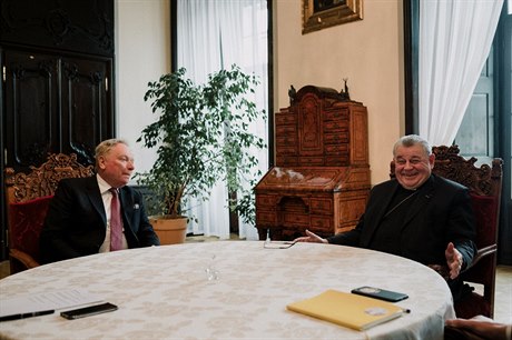 Pavel Smutný, prezident Bohemian Heritage Fund (vlevo), a Dominik kardinál Duka.