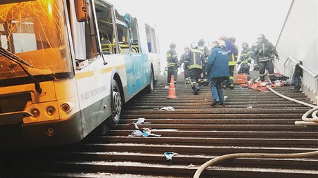 Autobus vjel do moskevského podchodu