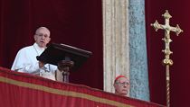 Pape Frantiek na balkonu s vhledem na nmst svatho Petra.