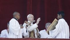 Pape Frantiek pináí tradiní poselství Mstu a svtu.