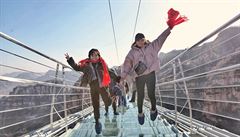 Nejvyšší skleněný most na světě nabídne bungee jumping