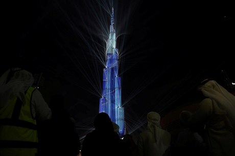 Rozsvícený nejvyí mrakodrap svta Burd Chalífa v Dubaji.