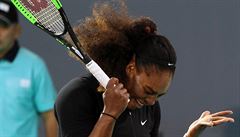 Serena Williamsová se roziluje po svém návratu na kurty.
