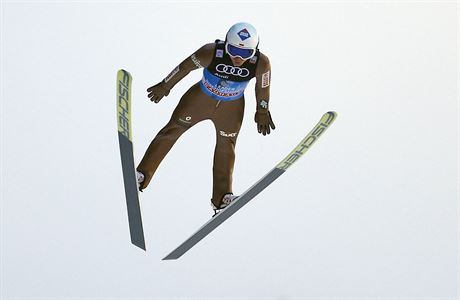 Skokan na lyích Kamil Stoch letí vstíc historickému zápisu.