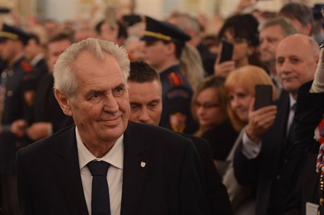 Miloš Zeman přichází na slavnostní večer na Pražském hradě k zahájení oslav 100...