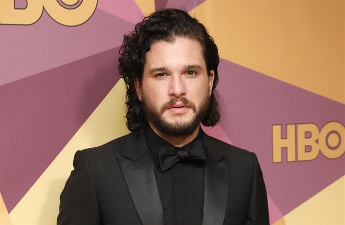 Kit Harrington na  �Afterparty� po Zlatých glóbech.