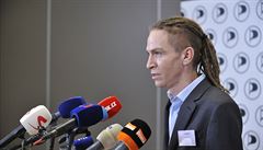 P�edseda Pirát� Ivan Barto� vystoupil v Brn� na tiskové konferenci po svém...