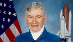 Jeden z nejzkušenějších astronautů NASA, John Young, umřel ve věku 87 let
