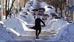 USA po sněhové bouři. Mrazivé počasí postihlo kolem 100 milionů lidí