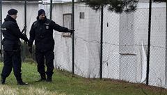 Policisté prohledávají 8. ledna okolí zahrádkáské osady eský Újezd mezi...