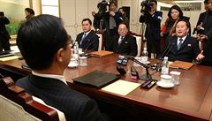 Zástupci obou Korejí patrn hovoí pedevím o nadcházející zimní olympiád v...
