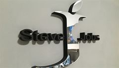 Sporné logo italské znaky Steve Jobs