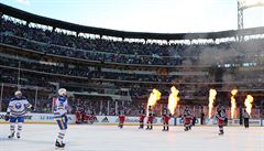 Sluneno, mrazivo a pes 40 tisíc divák. To byl zápas NHL pod irým nebem mezi...