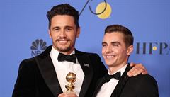 Dva brati na Zlatých glóbech: James Franco (vlevo s cenou za komedii The...