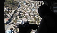 Pohled palubního stelce na Kábul.