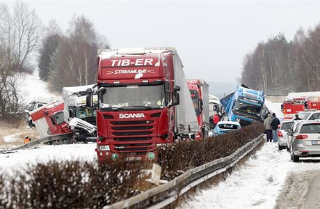 Nehoda kamion i osobních aut na D1.