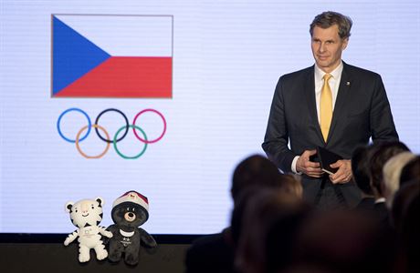 Pedseda eského olympijského výboru Jií Kejval hovoí k delegátm na...