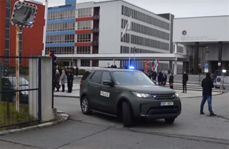 Dvactka policejnch Land Rover bude urena pro zahranin mise a ochranu...