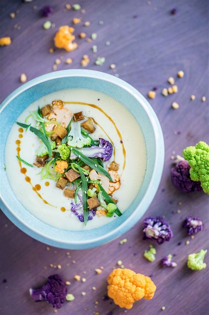 Kv�táková s miso a ope�eným tofu