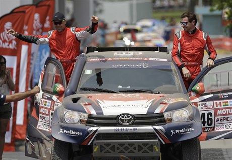 Pilot Toyoty Andre Villas-Boas a jeho spolujezdec Ruben Faria na startu...