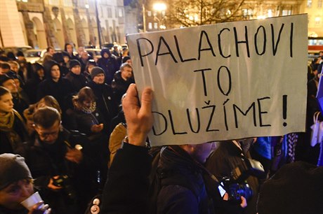 Účastníci demonstrace nazvané Palachův týden: občané hlídají demokracii a...