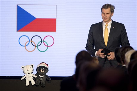 Pedseda eského olympijského výboru Jií Kejval hovoí k delegátm na...