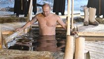 Prezident Putin v ledov vod na tkrlov koupn.